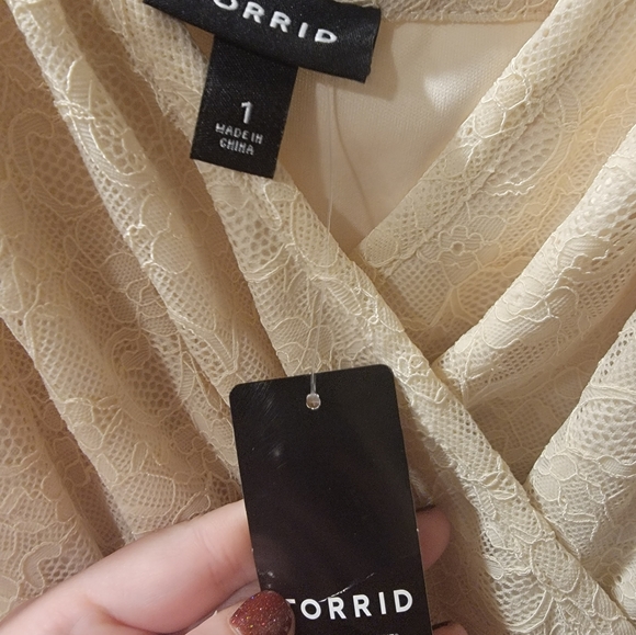 Torrid Ivory Lace Cold Shoulder Skater Dress 1X NWT - Picture 6 of 12